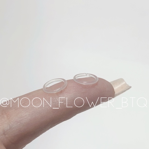 16G 8mm Clear Bioflex Hoop Ring – Nose, Septum, Cartilage, Helix, Tragus, Lip - Picture 5 of 6